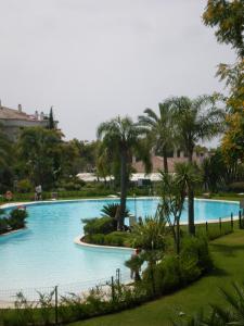 Basen w obiekcie Chez Elo's Marbella Milla de Oro. Jardin Privado lub w pobliżu