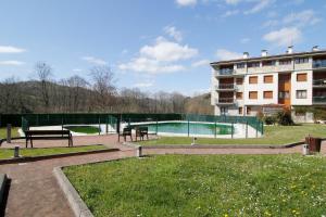 The swimming pool at or close to Jardín del Sella