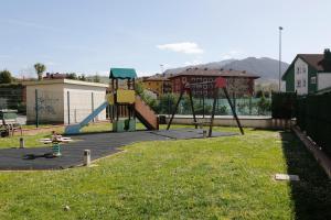 Area permainan anak di Jardín del Sella