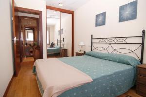 A bed or beds in a room at Jardín del Sella