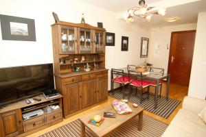 A television and/or entertainment centre at Jardín del Sella