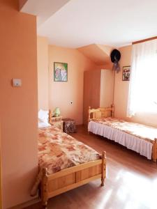 A bed or beds in a room at Hadjibulevata Guest House