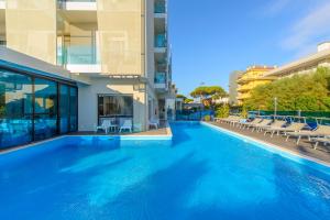 Bazén v ubytování Hotel Giulietta nebo v jeho okolí