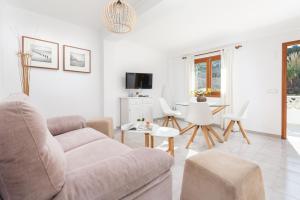 a living room with a couch and a table at Apartamento Can Marce in Cala de Sant Vicenc