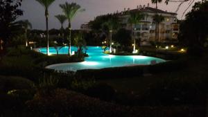Basen w obiekcie Chez Elo's Marbella Milla de Oro. Jardin Privado lub w pobliżu