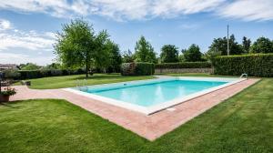 The swimming pool at or close to Antica Pieve B&B