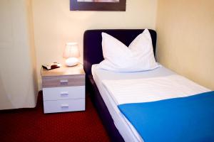 Letto o letti in una camera di Hotel Alter Telegraf