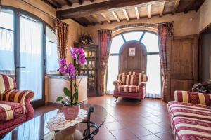 A seating area at Antica Pieve B&B