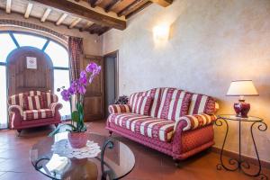 A seating area at Antica Pieve B&B