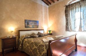 A bed or beds in a room at Antica Pieve B&B
