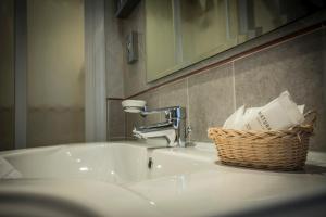A bathroom at Antica Pieve B&B