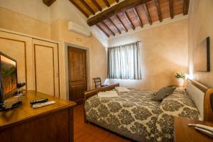 A bed or beds in a room at Antica Pieve B&B
