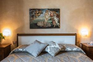 A bed or beds in a room at Antica Pieve B&B