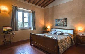 A bed or beds in a room at Antica Pieve B&B
