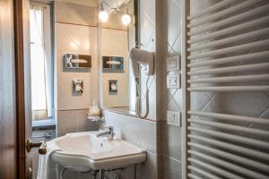 A bathroom at Antica Pieve B&B