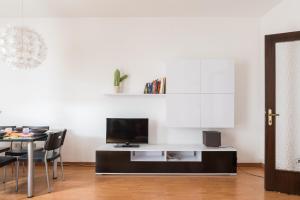 a living room with a tv and a table with chairs at Cappuccino 36 House in Venezia in Mestre