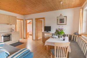 Kuchyň nebo kuchyňský kout v ubytování Gönnerhof