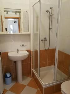 A bathroom at Sunshine Beach House