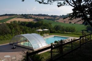 Výhled na bazén z ubytování Agriturismo La Nocicchia nebo okolí