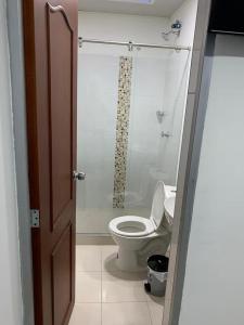 a bathroom with a toilet and a shower at Servituristicos La Esmeralda in Santa María