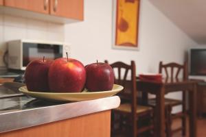 Kuchyň nebo kuchyňský kout v ubytování APARTAMENTO 1 CASA RURAL EL SAUCE. A 2,5 KM DE CUENCA CAPITAL