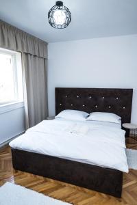 Ένα ή περισσότερα κρεβάτια σε δωμάτιο στο Tania Apartament