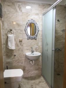 Koupelna v ubytování Seyran Seaside Apartments - 1-dublex