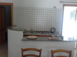 Kuchyňa alebo kuchynka v ubytovaní Villa Solinas