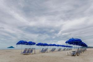 Uma praia perto do hotel