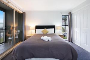 
a bedroom with a bed and a window at Joanne Apartments in Caloundra
