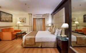 Letto o letti in una camera di Hotel Shanker-Palatial Heritage Kathmandu