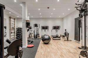 Fitness centrum a/nebo fitness zařízení v ubytování Blommenhof Hotel