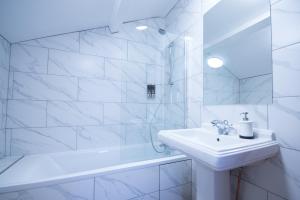 Ένα μπάνιο στο The Little St Apartment +3 φωτογραφίες
