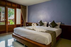 Voodi või voodid majutusasutuse Khanom Cabana Beach Resort toas