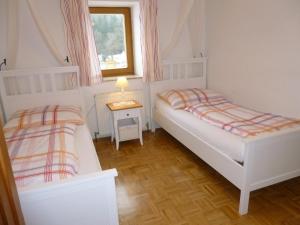 Ένα ή περισσότερα κρεβάτια σε δωμάτιο στο Ferien am Land - WALDBAUER