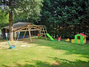 Children's play area sa Le Mas des Geais