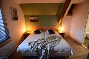 
Een bed of bedden in een kamer bij Hotel De Beukelaer

