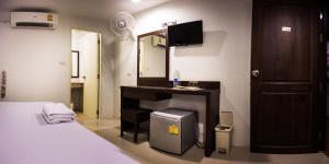 TV a/nebo společenská místnost v ubytování Sunshine Hostel + 25 fotografií