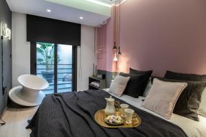 Posteľ alebo postele v izbe v ubytovaní 14 Reasons Why Hotel Psirri