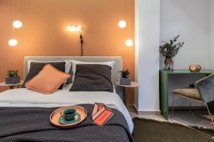 Posteľ alebo postele v izbe v ubytovaní 14 Reasons Why Hotel Psirri