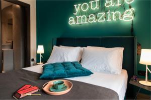 Posteľ alebo postele v izbe v ubytovaní 14 Reasons Why Hotel Psirri