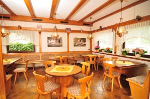 Restaurace v ubytování Pension / Ferienwohnungen Scheid