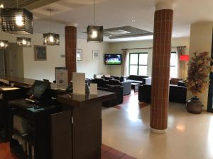 Uma TV ou centro de entretenimento em Viseu Garden Hotel