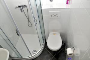 Kúpeľňa v ubytovaní BM Apartments Rogoznica + 28 fotografií