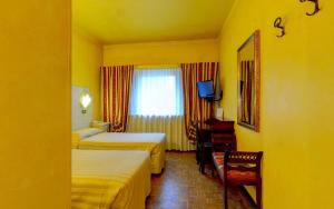 Posteľ alebo postele v izbe v ubytovaní Ai Ronchi Motor Hotel Brescia