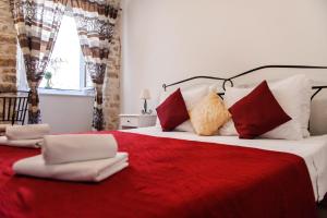 Posteľ alebo postele v izbe v ubytovaní Grand Bedroom Aptm Palace Top Location