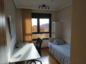 A bed or beds in a room at Bonita vivienda en San Sebastian de los Reyes