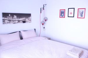 Posteľ alebo postele v izbe v ubytovaní Unique Skyview Apartment-Downtown