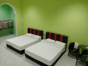 A bed or beds in a room at DYANA INN TRANSIT ROOMS