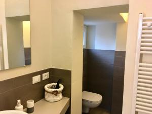 a bathroom with a toilet and a mirror at MONOLOCALE VICINO MILANO1 in Lodi